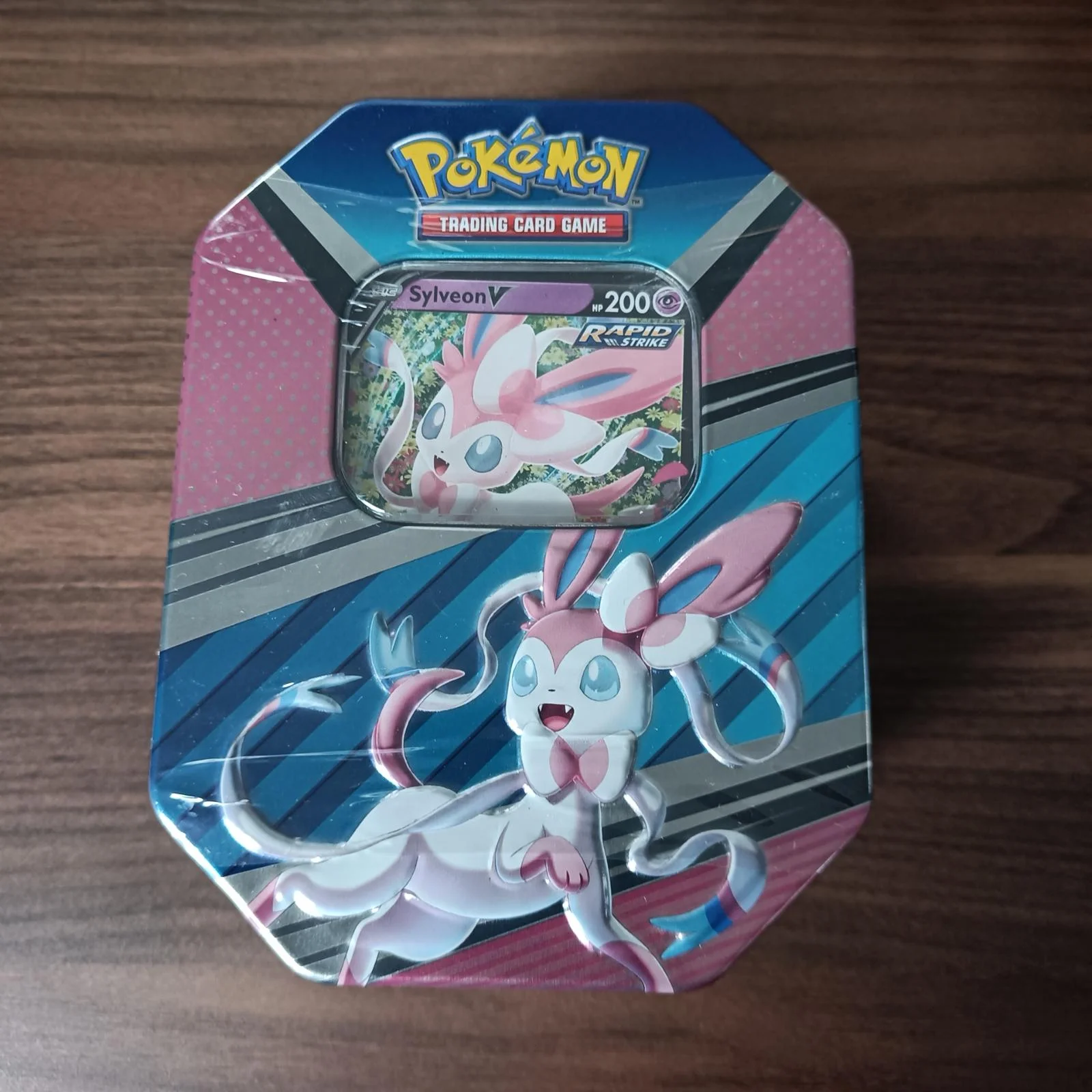 Photo of V Heroes Sylveon Tin